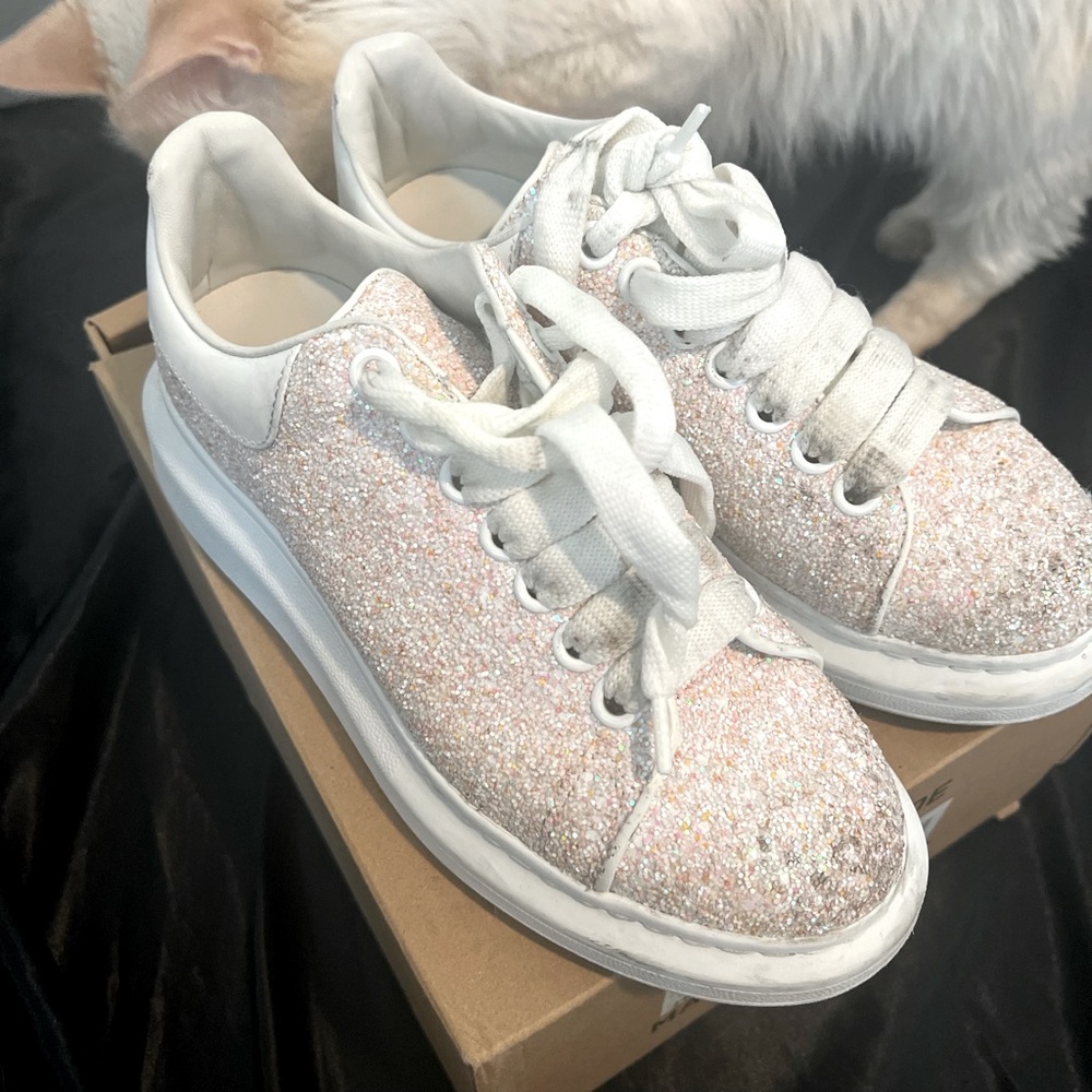 Alexander McQUEEN’s size 7 glitter pink and white